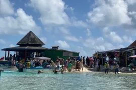 ACUARIO & JOHNNY CAY Bookly