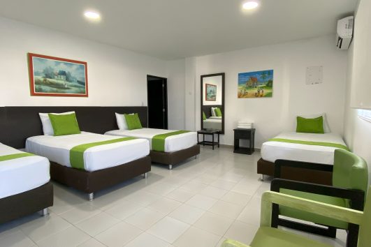 HABITACIÓN CUÁDRUPLE CON CAMAS INDIVIDUALES